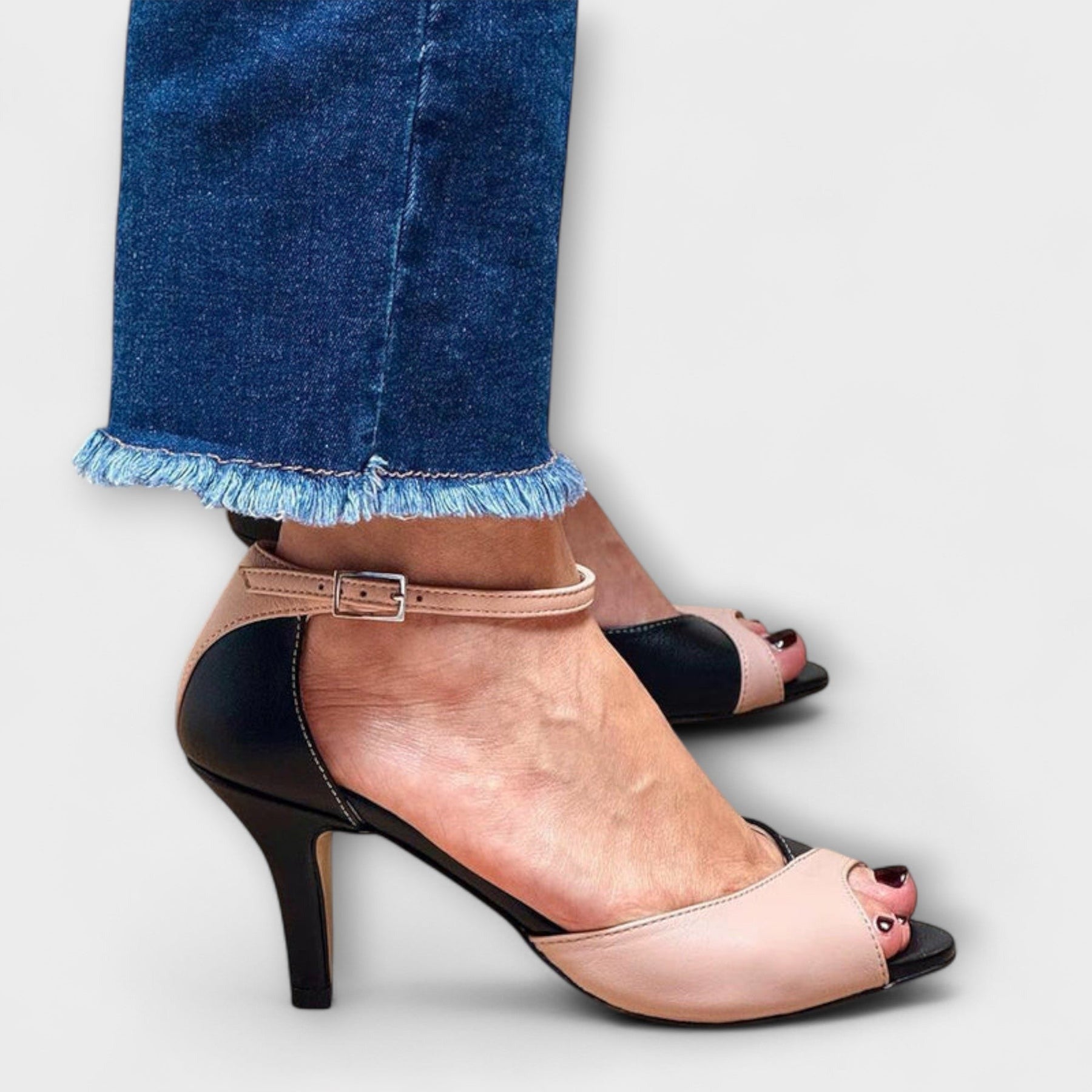 Noirella™ | Elegante Pumper med Rem