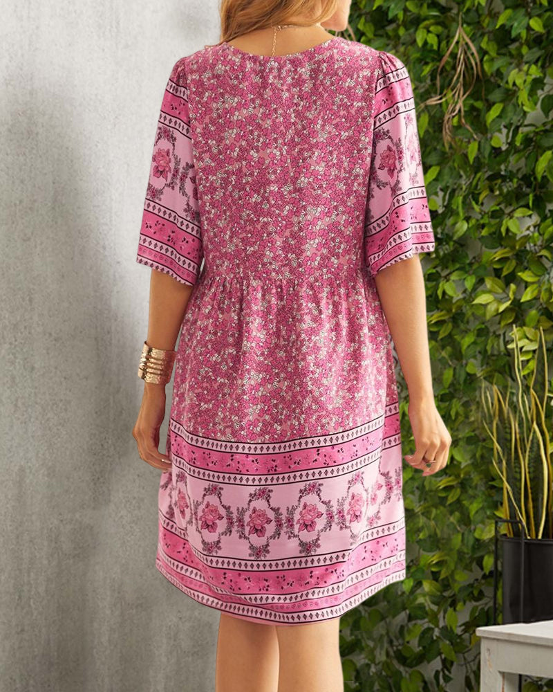 Juvie | Damekjole med V-utringning og Boho-blomstertrykk