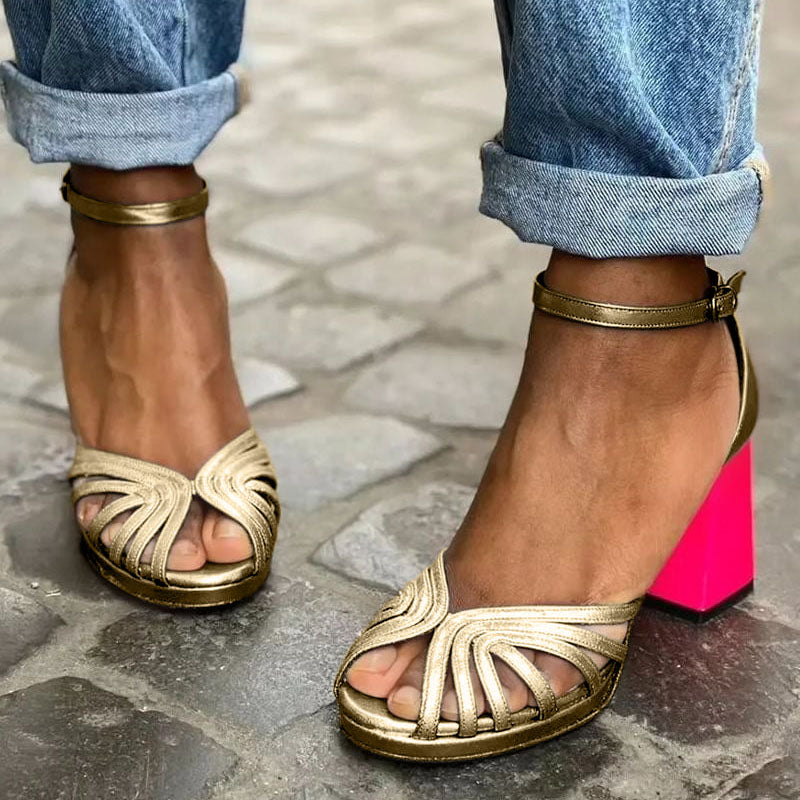 Allegra™ | Klassiske Sandaler med Gullrem