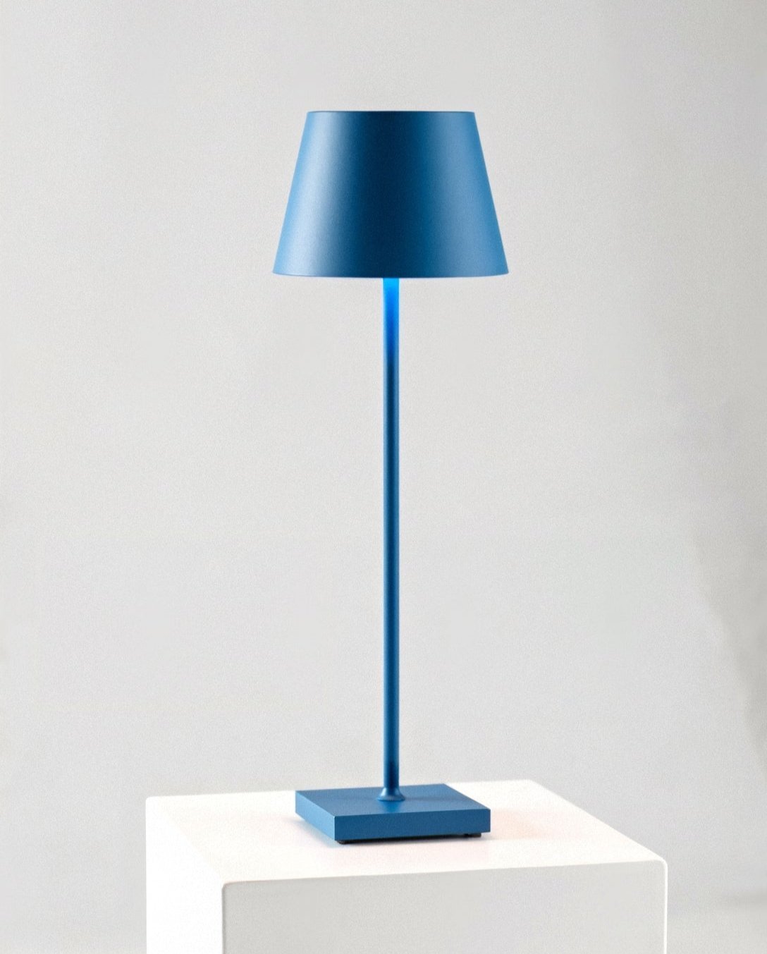 Vespera Minimalist Høy Bordlampe