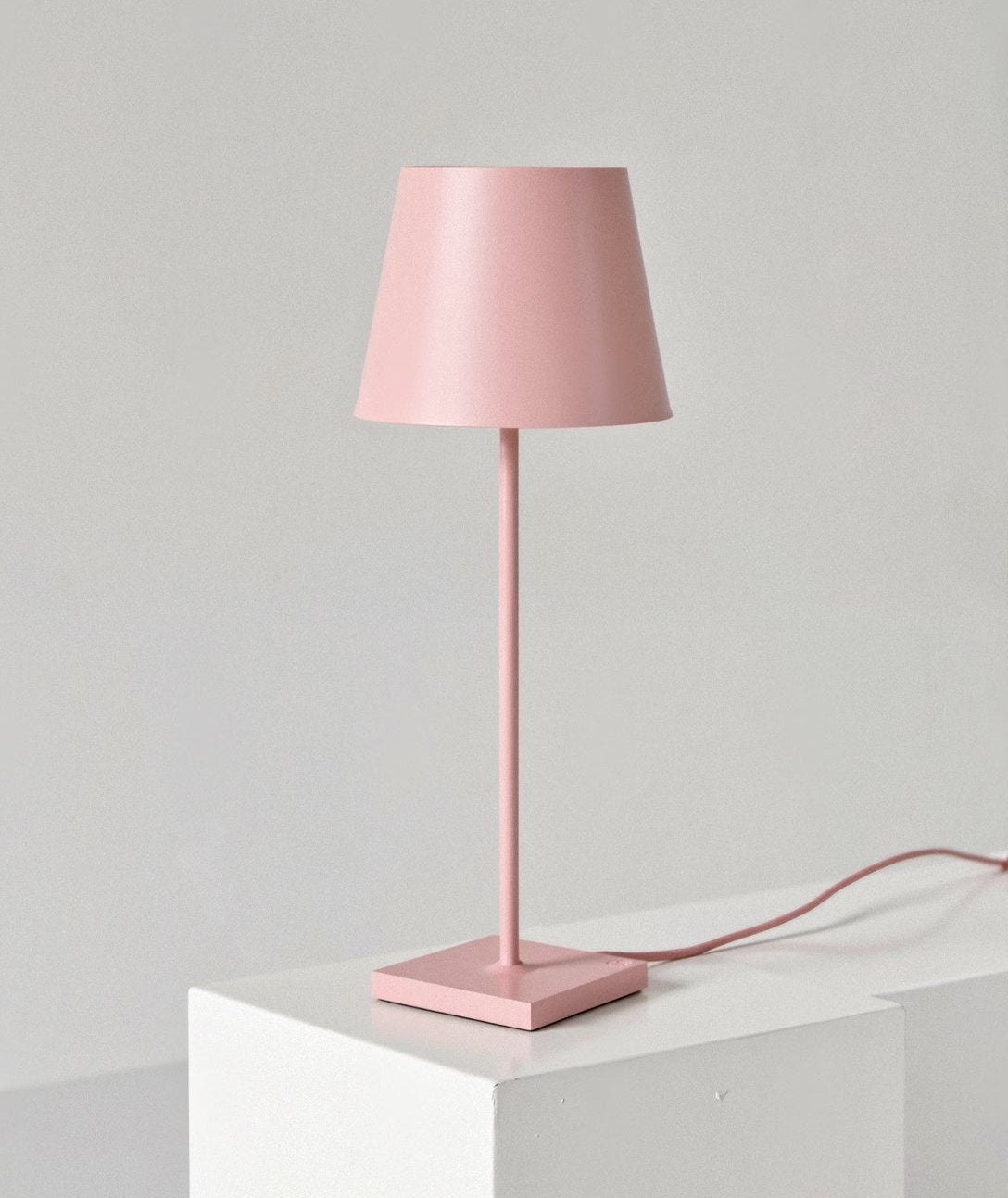 Vespera Minimalist Høy Bordlampe