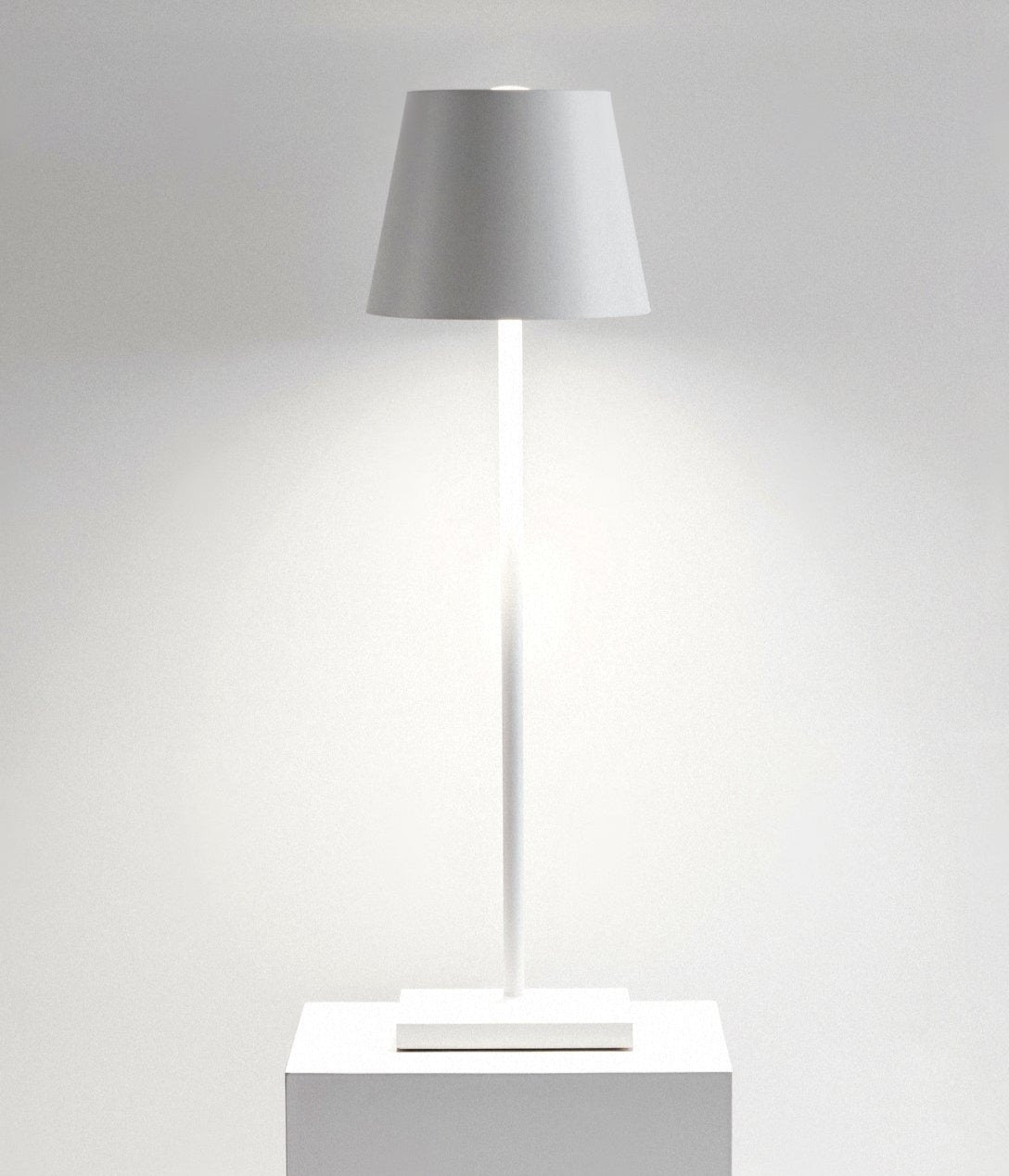 Vespera Minimalist Høy Bordlampe
