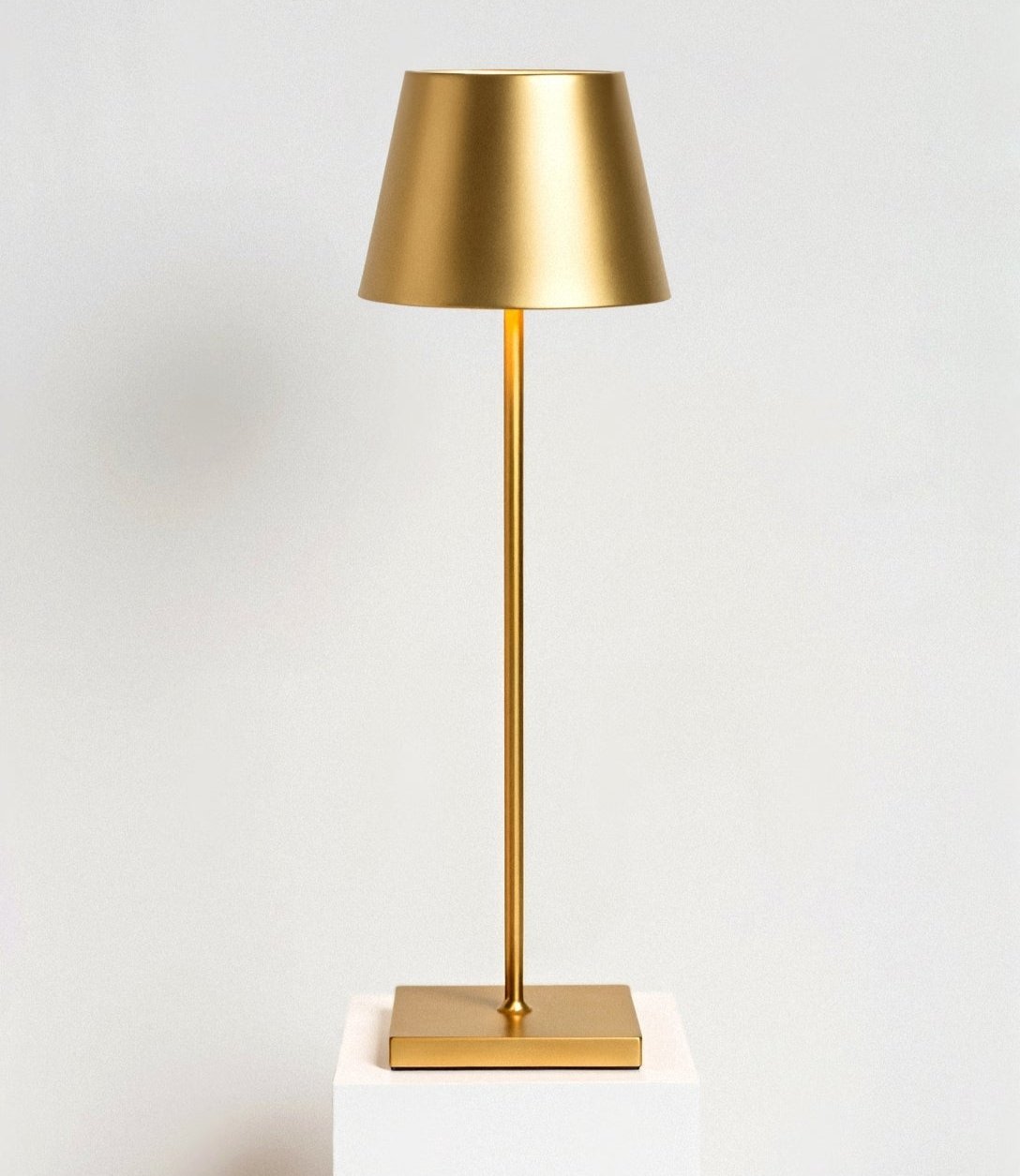 Vespera Minimalist Høy Bordlampe